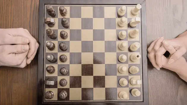 Instrukcja gry w szachy: unikaj tych błędów i graj lepiej