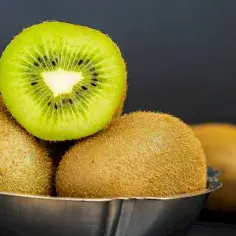 Ile kcal ma kiwi? Poznaj kaloryczność i wartości odżywcze owocu