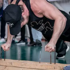 Trening siłowy w domu bez sprzętu - nasz plan na silne ciało