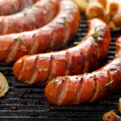 Ile kcal ma kiełbasa z grilla - poznaj dokładną kaloryczność różnych rodzajów