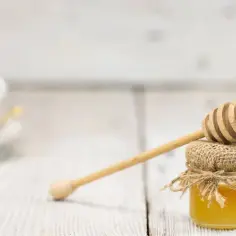 Ile kalorii ma łyżeczka miodu? Zaskakujące różnice w wartościach!