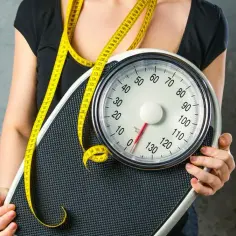 Ile kcal to kg? Zaskakujący przelicznik kalorii na wagę ciała