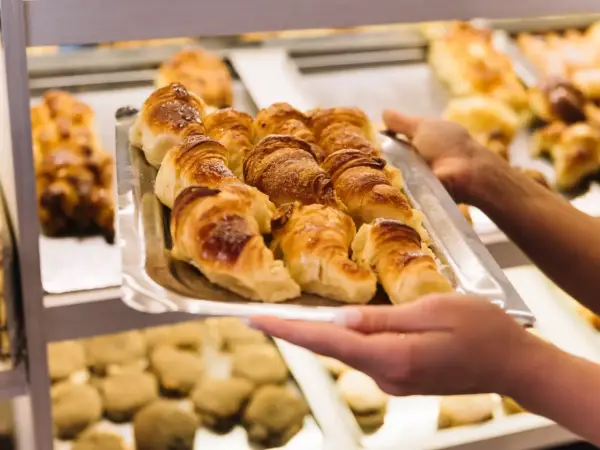Croissant z Biedronki: Kalorie i wartości odżywcze. Sprawdź!