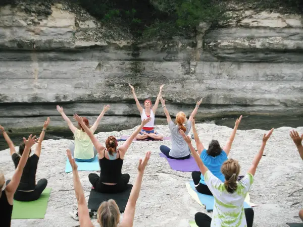 Holistyczne podejście do ciała: Joga i Pilates jako niezbędne uzupełnienie treningu siłowego